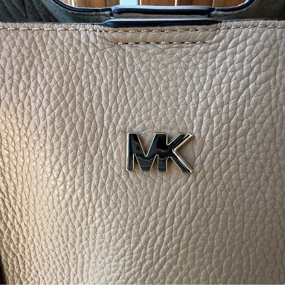Michael Kors Junie Tote Large Pebbled Leather Bag Butternut Beige Neutral Purse